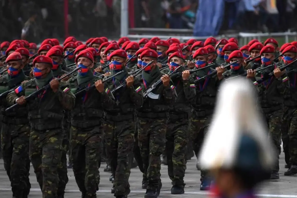 Savaş artık an meselesi! Venezuela ordusuna binlerce yeni asker katıldı