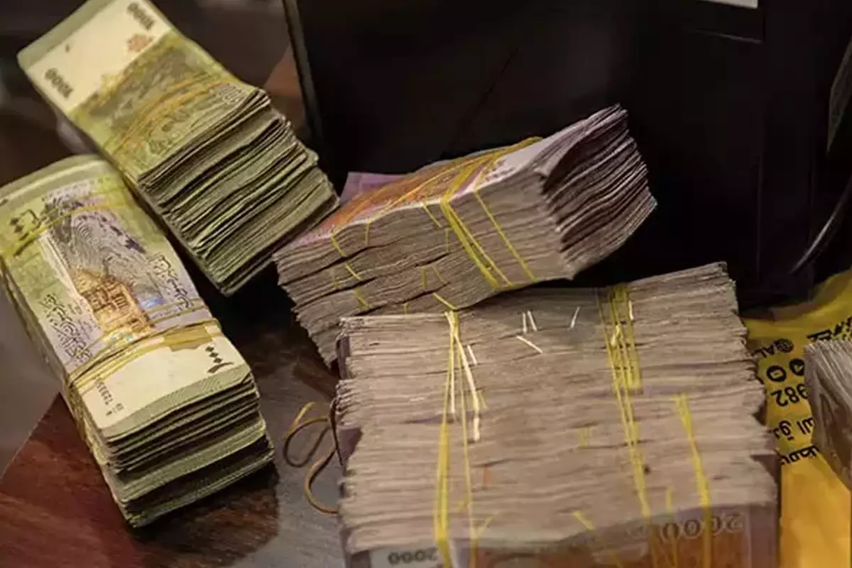 Suriye paradan iki sıfır attı: Yeni banknotlar tedavüle girdi