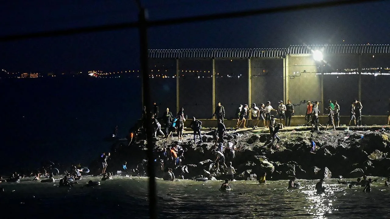 İspanya, Ceuta'ya Asker Gönderiyor