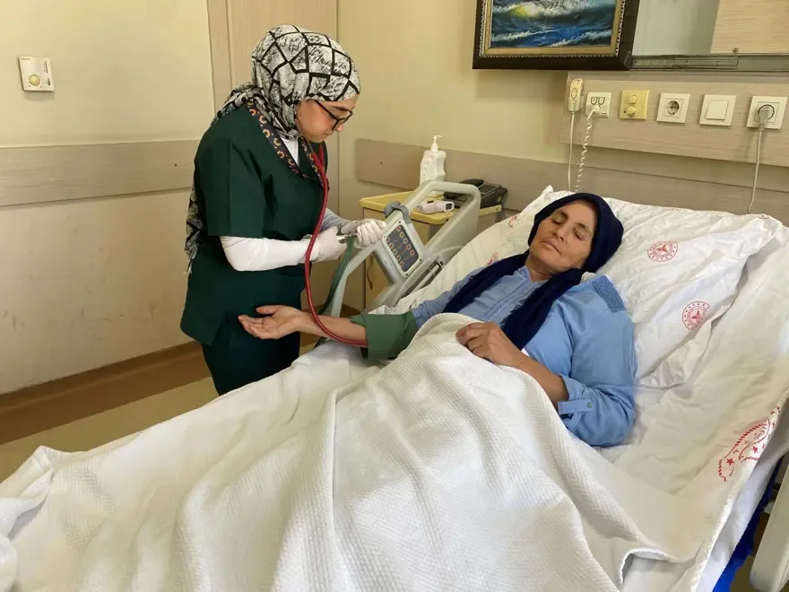 Manisa'da Karın Boşluğunda Kafatası Kemiği Taşıyan Kadın Sağlığına Kavuştu