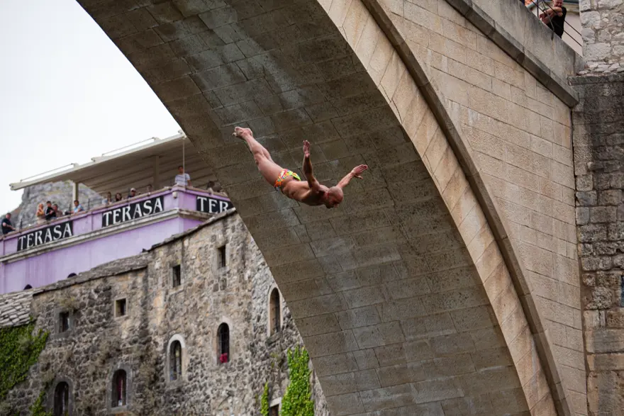460 yıllık gelenek. Mostar Köprüsü Atlayışları yapıldı - 6