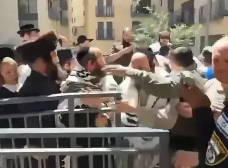 İsrail'de Haredilerden kafeye saldırı