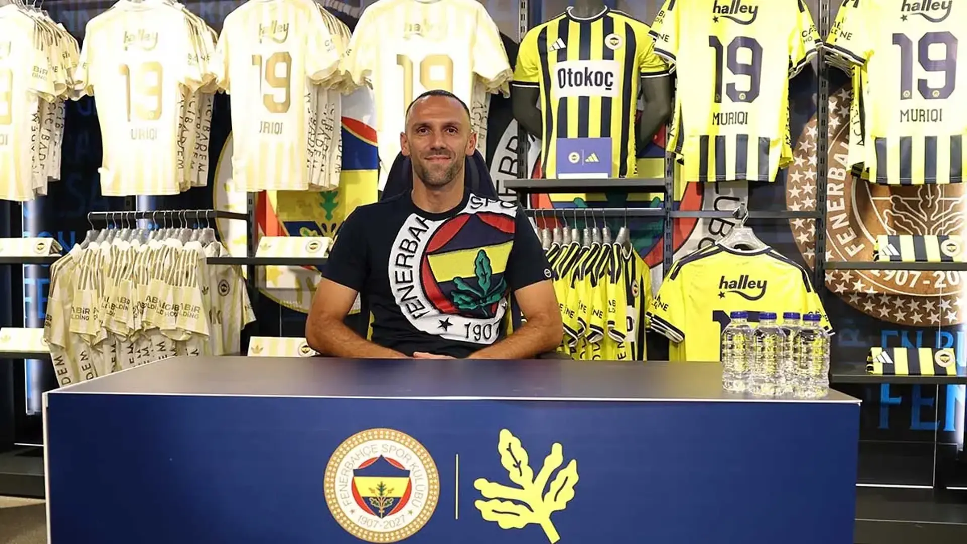 Vedat Muric, imza gününde taraftarlarla buluştu