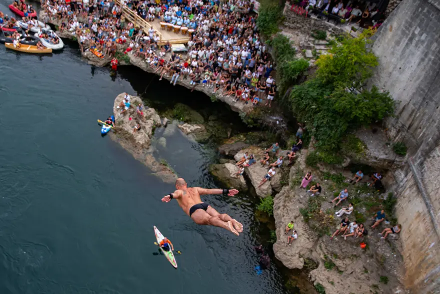 460 yıllık gelenek. Mostar Köprüsü Atlayışları yapıldı - 5