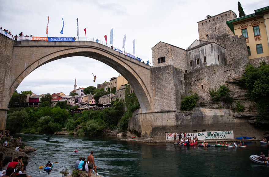 460 yıllık gelenek. Mostar Köprüsü Atlayışları yapıldı - 2