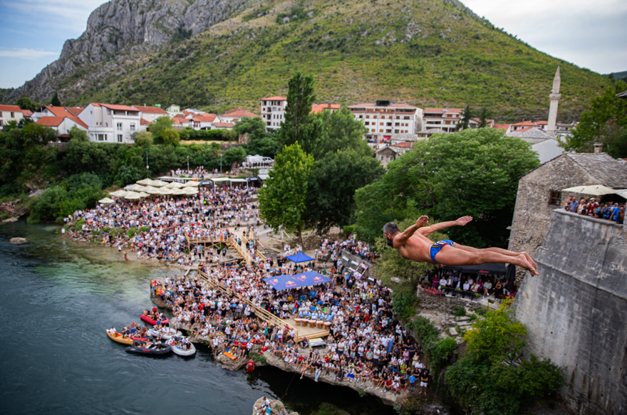 460 yıllık gelenek. Mostar Köprüsü Atlayışları yapıldı - 7