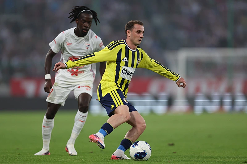 GORNIK ZABRZE FENERBAHÇE CANLI | Kanarya, Polonya'da tur için sahada! İlk yarı oynanıyor...
