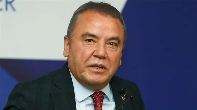 Antalya Büyükşehir Belediyesi'ne yönelik soruşturmada yeni gözaltı! Böcek'e "baba" diyormuş