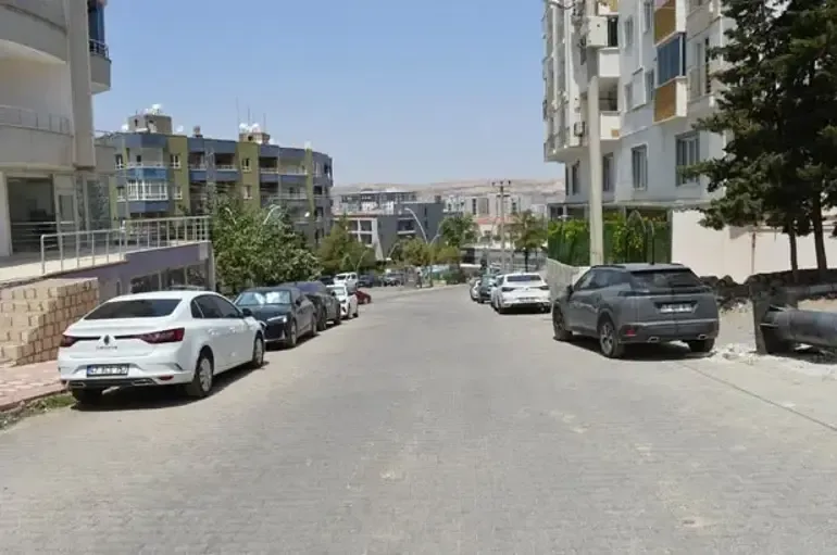 Mardin ve Antalya'da Sıcak Hava Etkili Olmaya Devam Ediyor