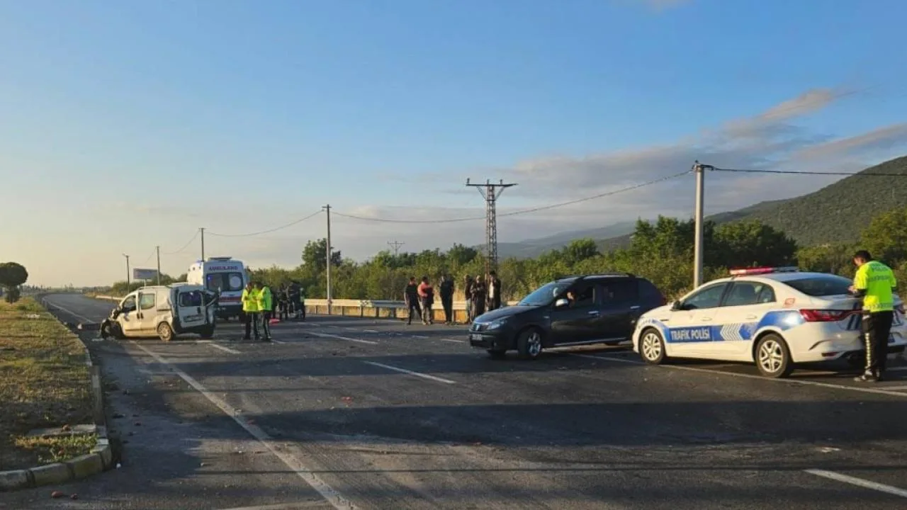 Afyonkarahisar'da trafik kazası: 1 ölü, 5 yaralı