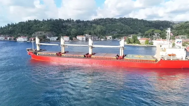 İstanbul Boğazı gemi trafiğine yeniden açıldı