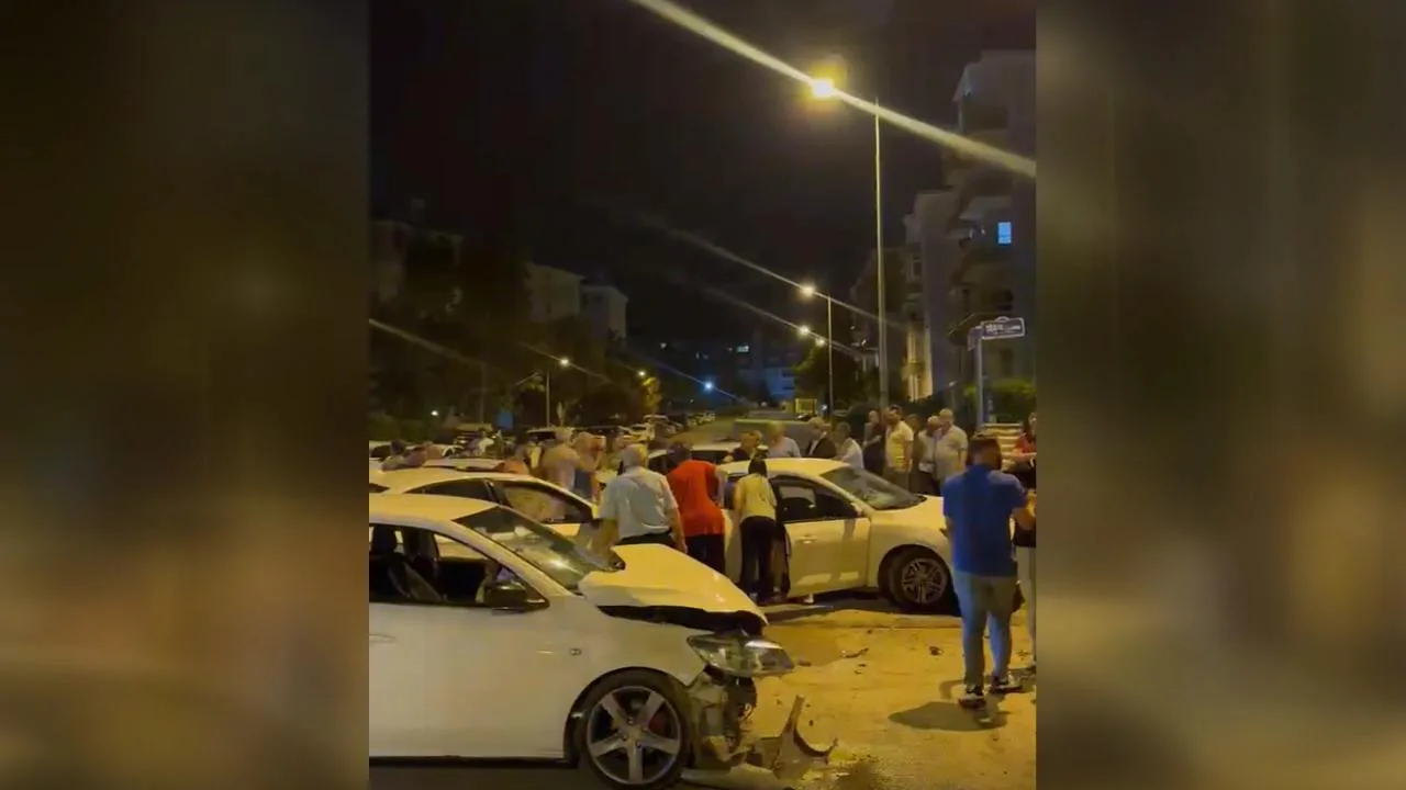 Ankara'da otomobil park halindeki araçlara çarptı