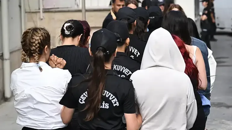 İstanbul'da forex dolandırıcılığı operasyonu: 54 şüpheli adliyeye sevk edildi