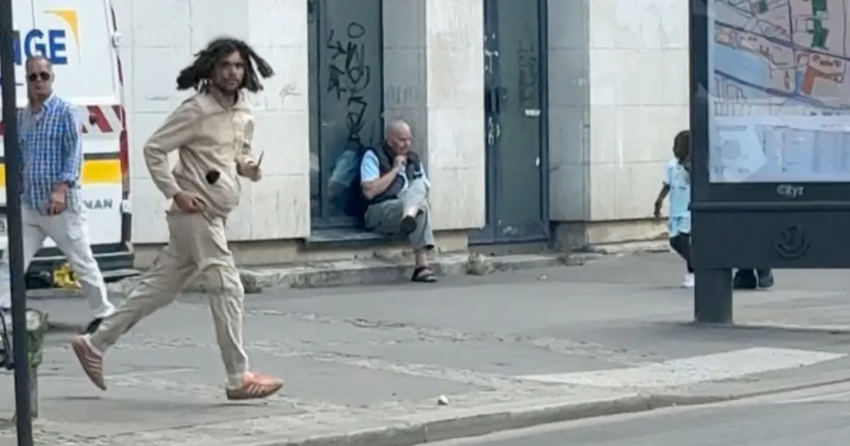 Paris'te bıçaklı saldırı. 3 kadın ağır yaralandı