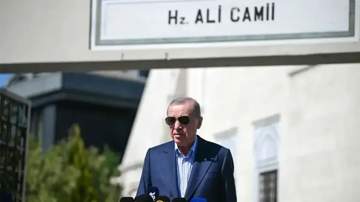 Cumhurbaşkanı Erdoğan cuma namazını Hz. Ali Camisi'nde kıldı