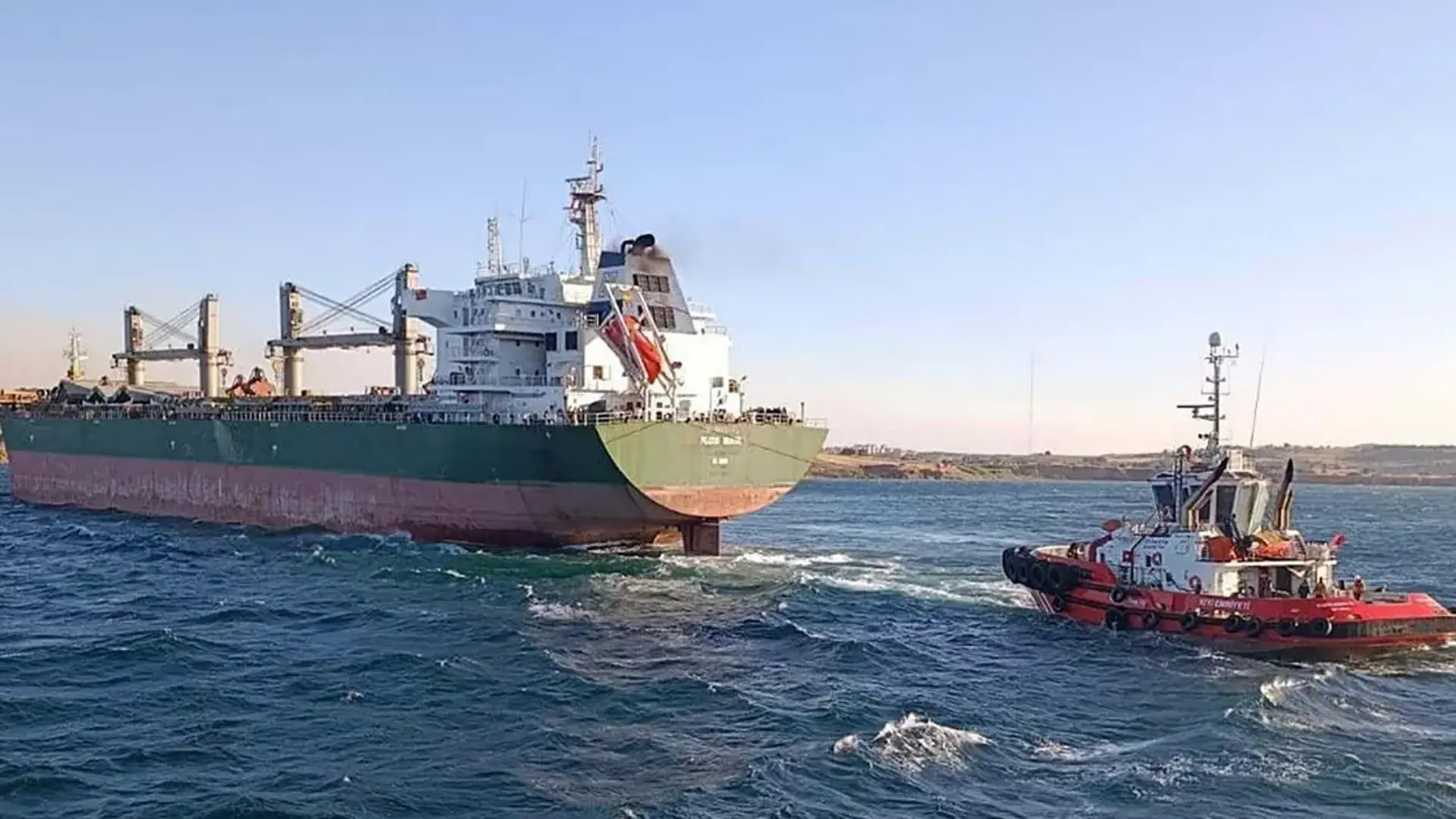 Çanakkale Boğazı'nda yük gemisi karaya oturdu! Gemi trafiği çift yönlü durduruldu