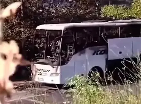 Mersin'de seyir halindeki yolcu otobüsü yandı