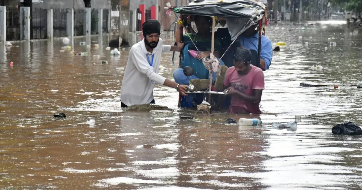 Hindistan ve Sri Lanka'da Muson Yağmurları Felakete Yol Açtı