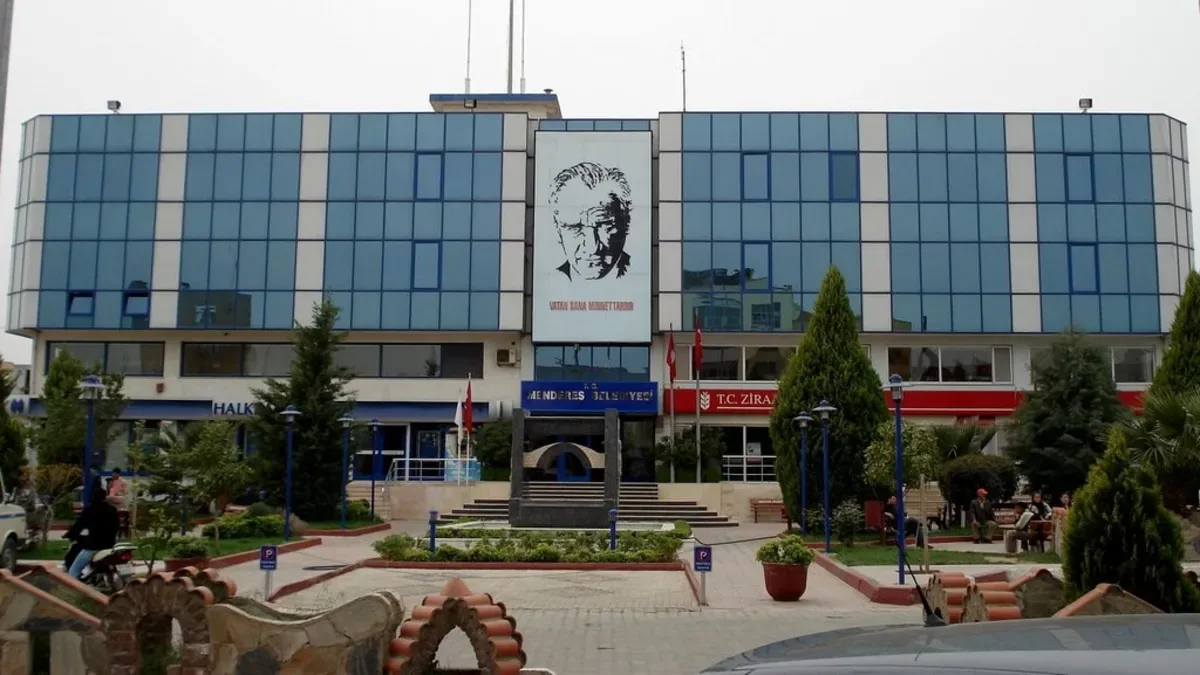 SON DAKİKA | Menderes Belediyesi'ne yolsuzluk operasyonu! Başkan İlkay Çiçek dahil 21 gözaltı