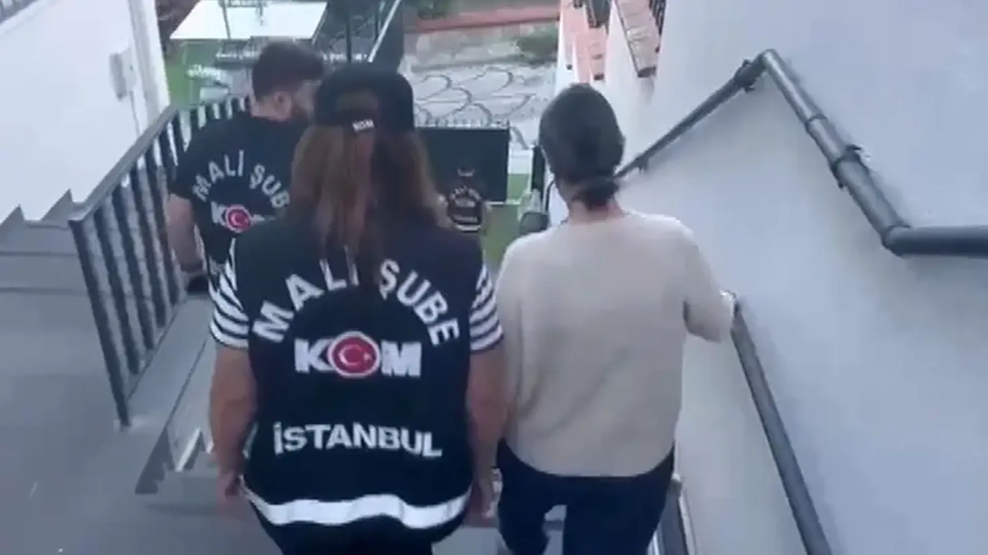 Son dakika: Üsküdar Belediyesi'ne operasyonda yeni detaylar! '300 bin dolar çikolata kutusunda teslim edildi'