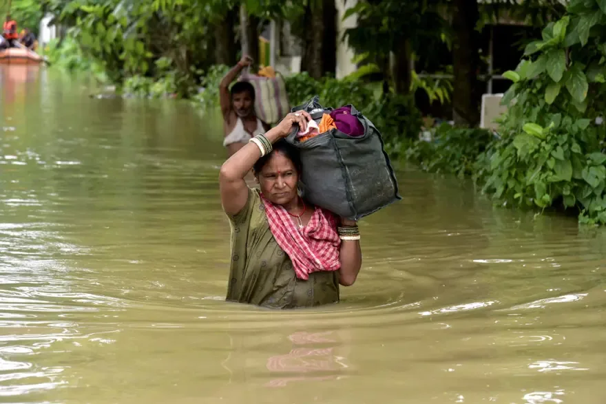 Hindistan ve Sri Lanka'da Muson Yağmurları Felakete Yol Açtı