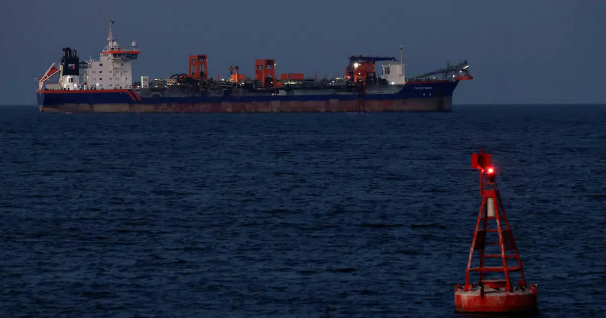 Hürmüz Boğazı'nda mayına çarpan tankerde patlama