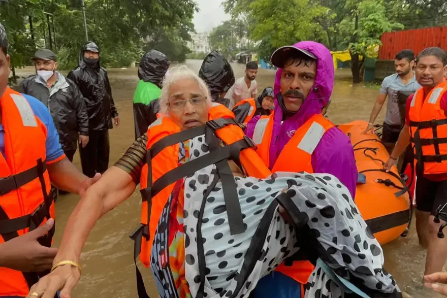 Hindistan ve Sri Lanka'da Muson Yağmurları Felakete Yol Açtı