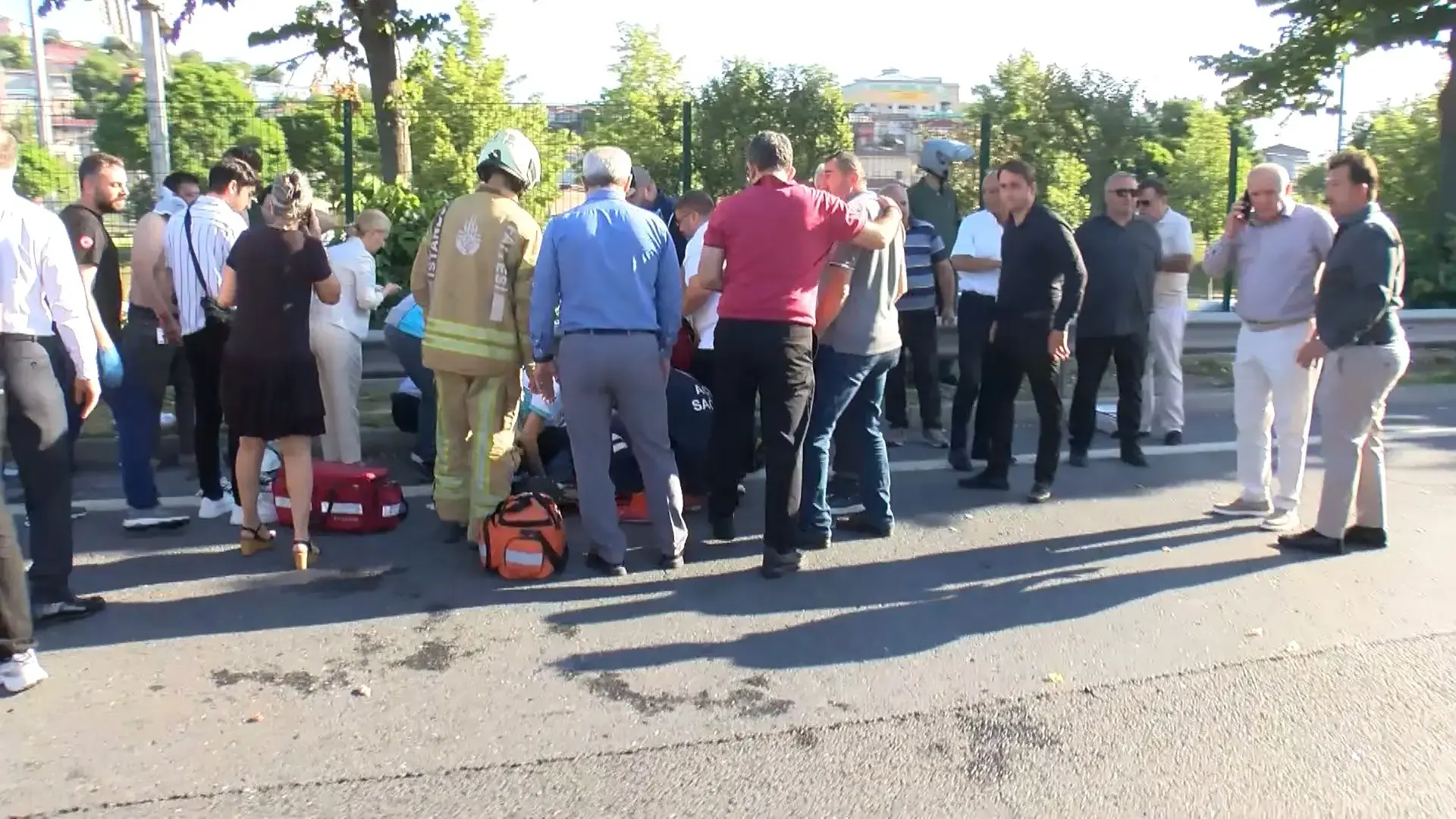 İstanbul TEM’de sabah saatlerinde korkutan kaza! Banka servisi devrildi: 13 yaralı