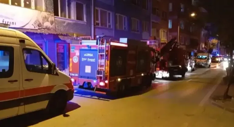 Bursa'da Yangında Yürüyemeyen Oğlunu Kurtaramayan Baba Sinir Krizi Geçirdi