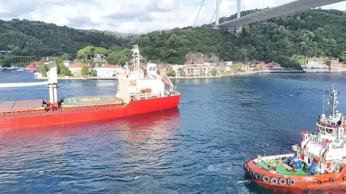 İstanbul Boğazı gemi trafiğine yeniden açıldı