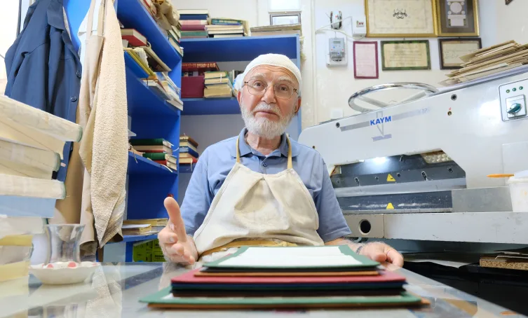 57 Yıldır Kur'an-ı Kerim Ciltleyen Mahmut Sami Özcan: Bu İş Bana Huzur Veriyor