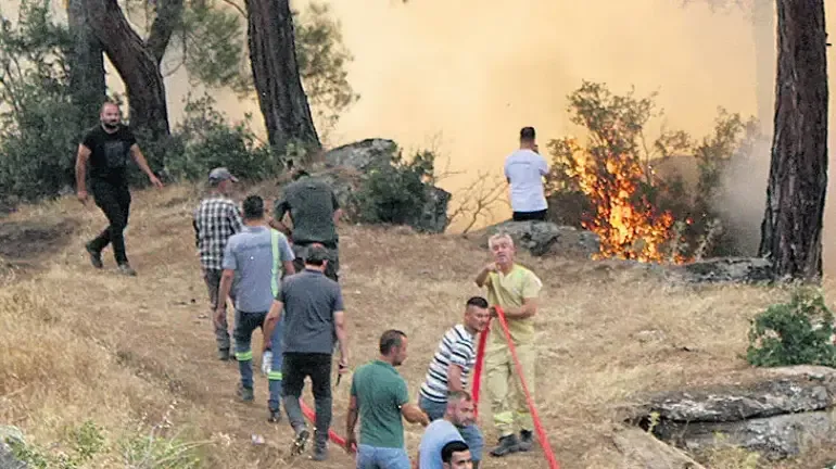 Türkiye, yangınlarla mücadelede kararlılığını sürdürüyor