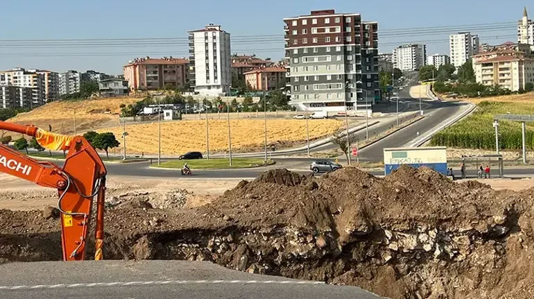 Batman'da Ana İsale Hattının Geçtiği Yol Çöktü