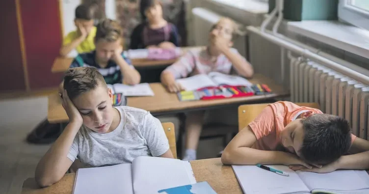 Gençler, Gece Oyun Oynadıkları İçin Derste Uyuduklarını Belirtti
