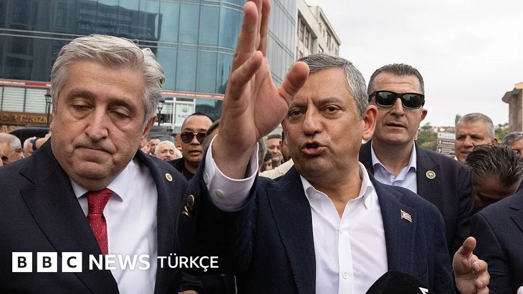 Özgür Özel: 'Mahalle meclislerinin esas olduğu yeni bir örgütlenme modelini kuruyoruz'