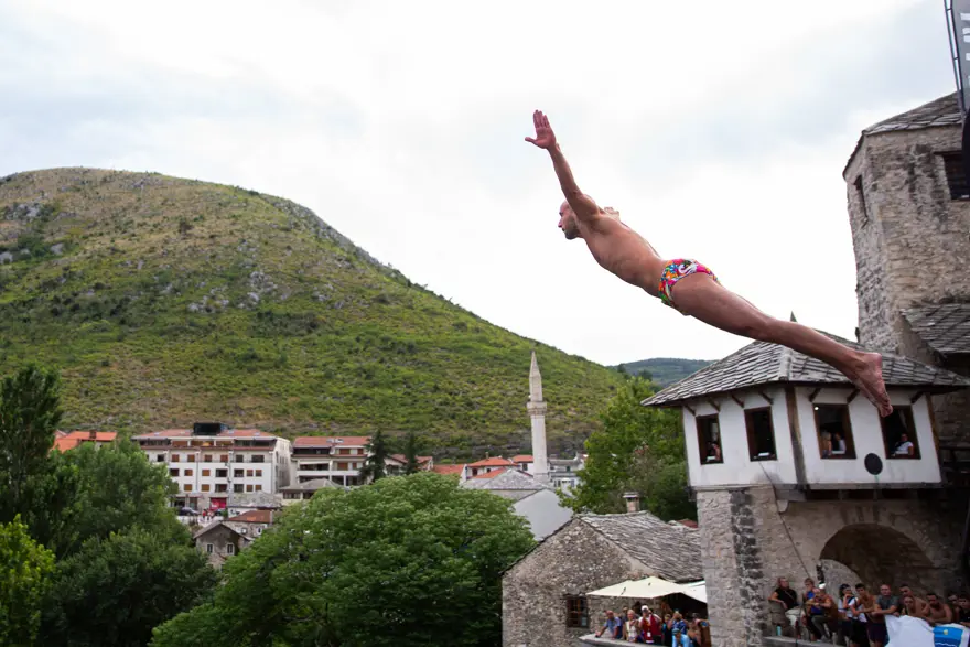 460 yıllık gelenek. Mostar Köprüsü Atlayışları yapıldı - 8