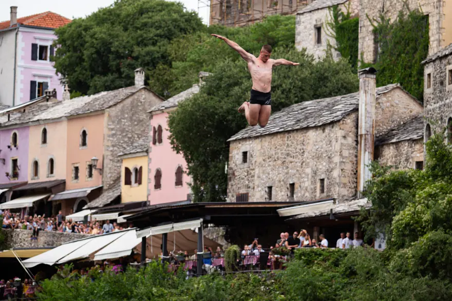 460 yıllık gelenek. Mostar Köprüsü Atlayışları yapıldı - 4