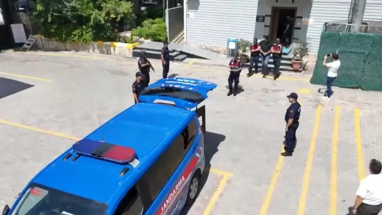 İstanbul'da zehir tacirlerine yönelik operasyon: 2 gözaltı, 2 tutuklama