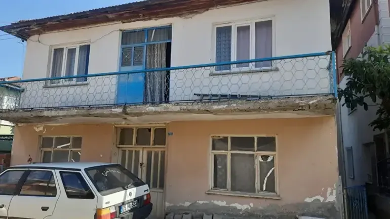 Oğlu tarafından icraya verilen Merdane teyze yalnız kalmadı