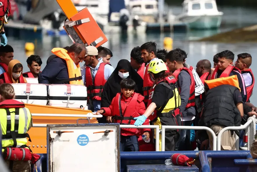 İngiltere'nin Fransa'ya Sınır Dışı Ettiği Göçmenlerin Akıbeti Belirsiz