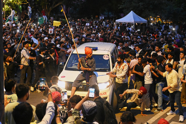Eğitim bakanı istifa etti, protestolar sona erdi - 3