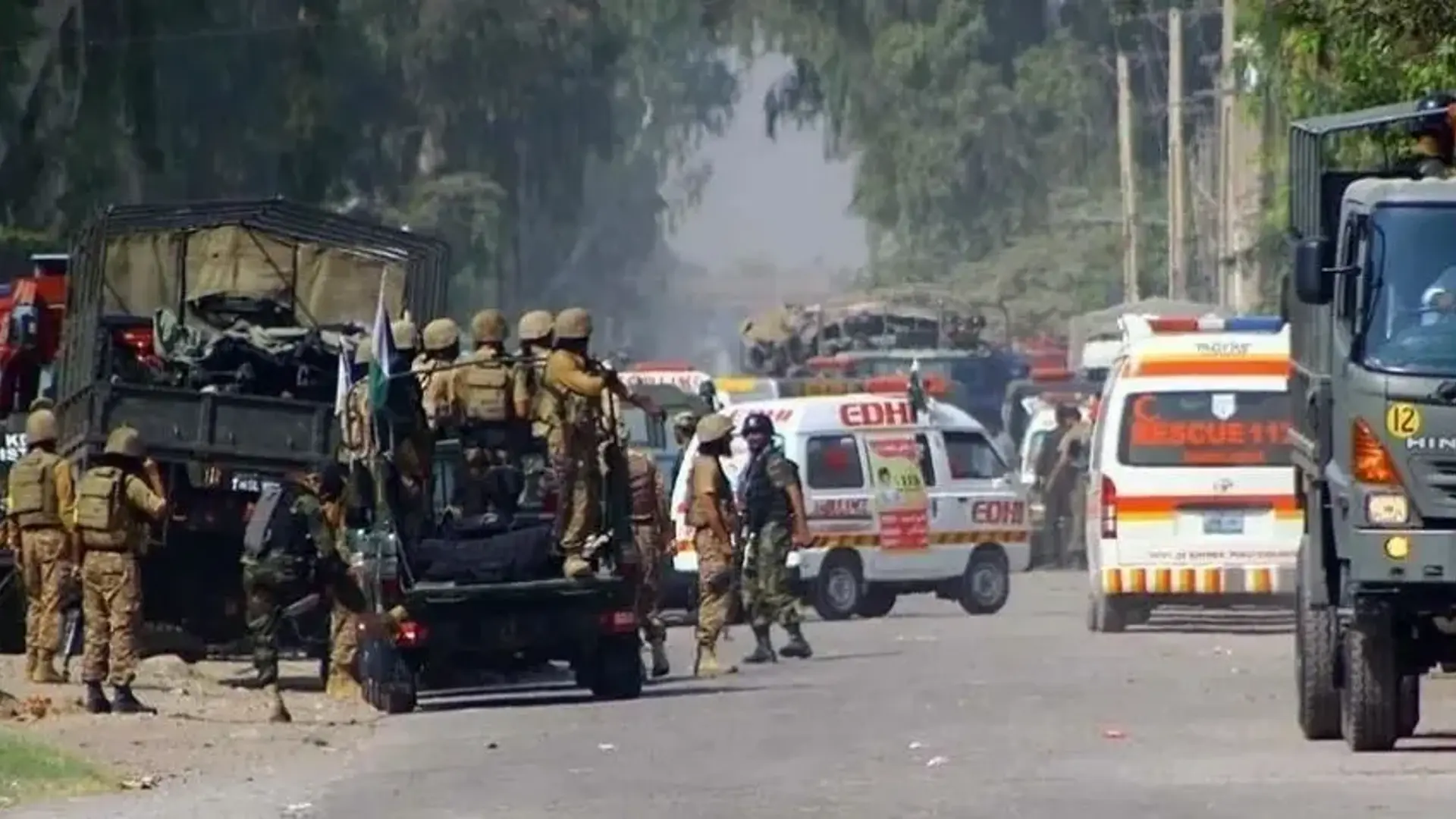Pakistan'da polis noktası vuruldu! Çok sayıda ölü ve yaralı var