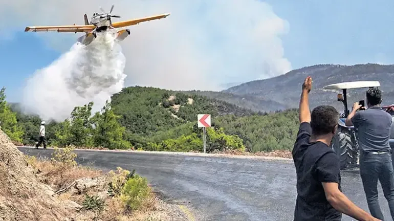 Türkiye, yangınlarla mücadelede kararlılığını sürdürüyor