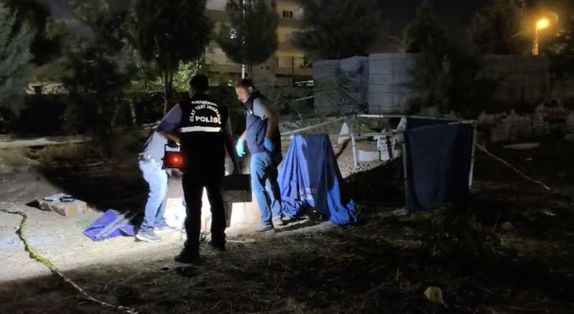 Mezarlıkta dehşet! Aynı aileden 3 kişi öldü - 4