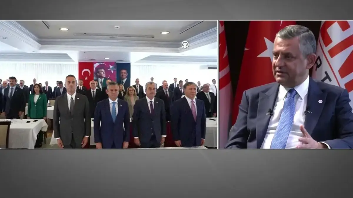Özgür Özel, CHP'de figüranlı tören iddiasını yorumladı: ''Bahçeli'nin de dediği gibi...''
