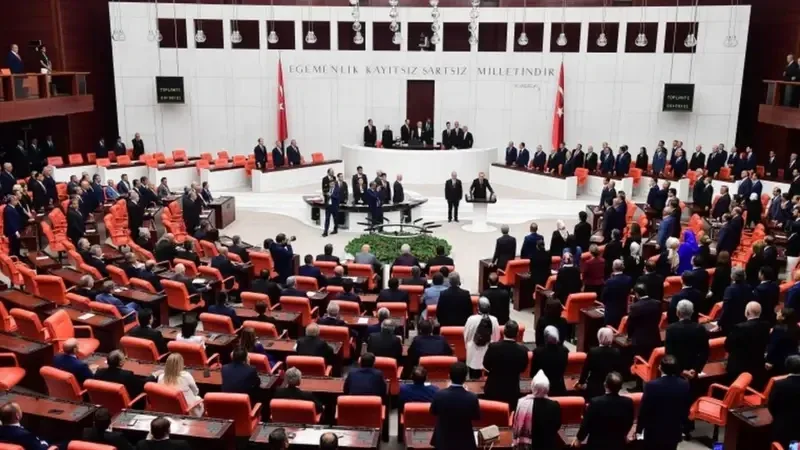 Bahçeli, çerçeve yasa teklifini imzaladı